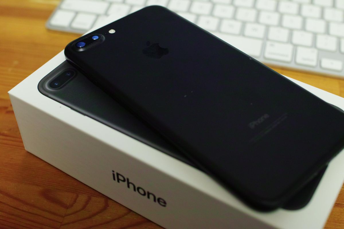 iPhone7 Plus Black 届いた。好い買い物…。