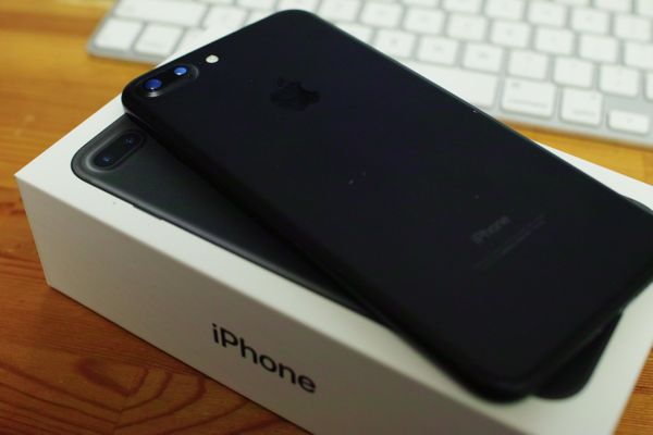 iPhone7 Plus Black 届いた。好い買い物…。